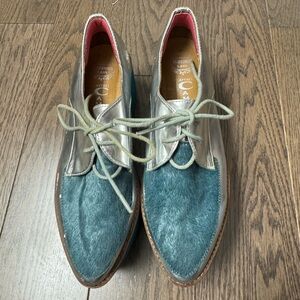 Jeffrey Campbell Teal and Silver Platform Shoes size 5M